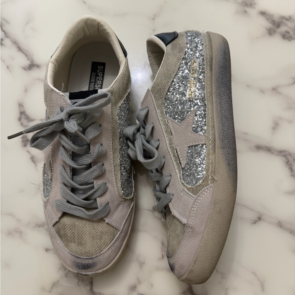 Sparkle Low-Top Sneakers in Silver and Gray - ®